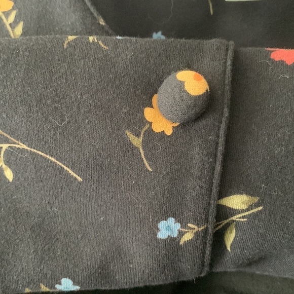 Talbots floral blouse or light jacket, Size Medium, fabric covered buttons - Picture 5 of 5